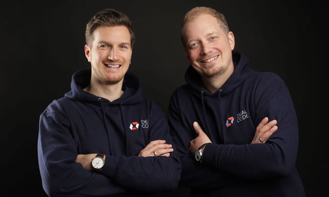 Dealcode managt Personalbeschaffung und Performance-Gespräche mit flair