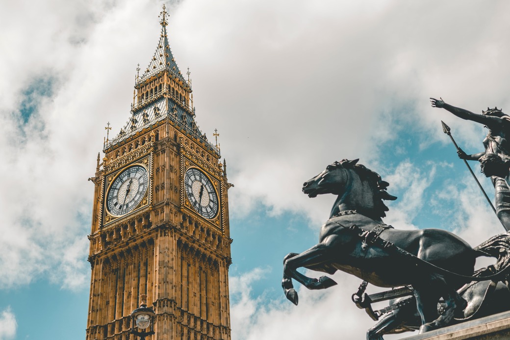 A picture of the landmark clock tower Big Ben in London. 